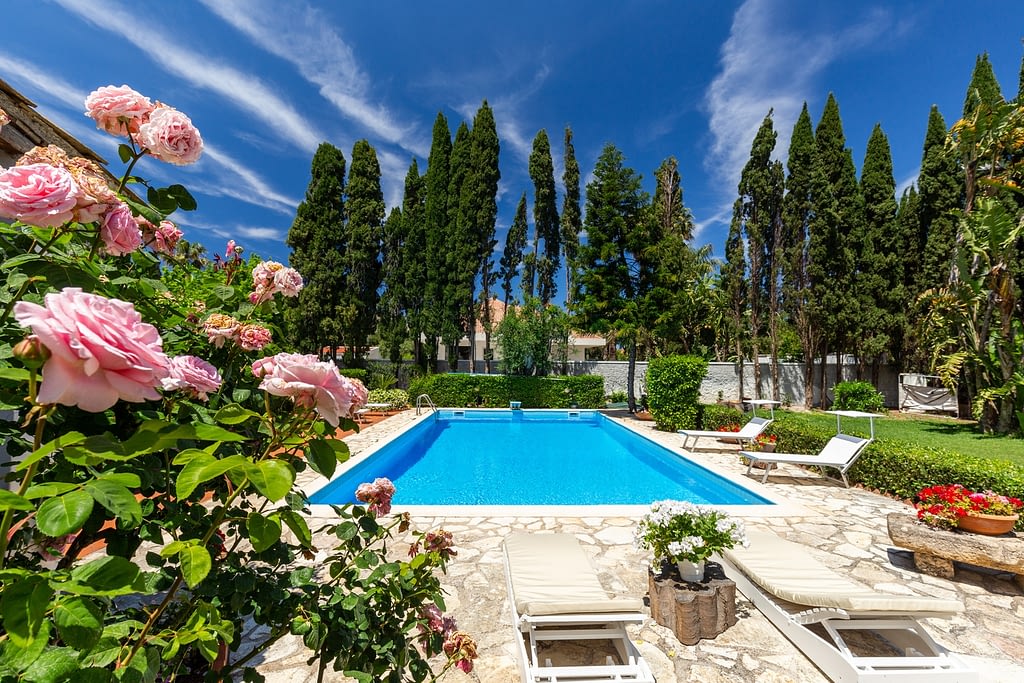 Foto di villa con piscina a Palermo